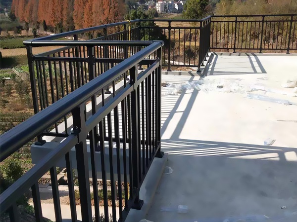 露天陽(yáng)臺(tái)護(hù)欄 露天陽(yáng)臺(tái)護(hù)欄