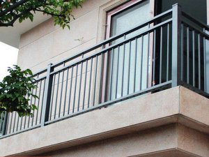 陽臺圍欄多少錢一米？