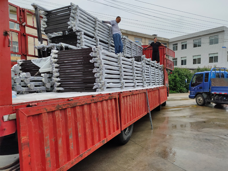 金用護欄2020年7月27日鋅鋼玻璃陽臺護欄裝車發貨! 金用護欄2020年7月27日鋅鋼玻璃陽臺護欄裝車發貨!