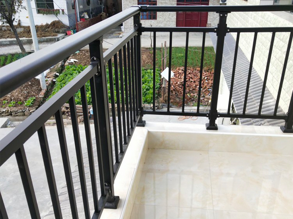 陽(yáng)臺(tái)護(hù)欄種類分類 陽(yáng)臺(tái)護(hù)欄種類分類