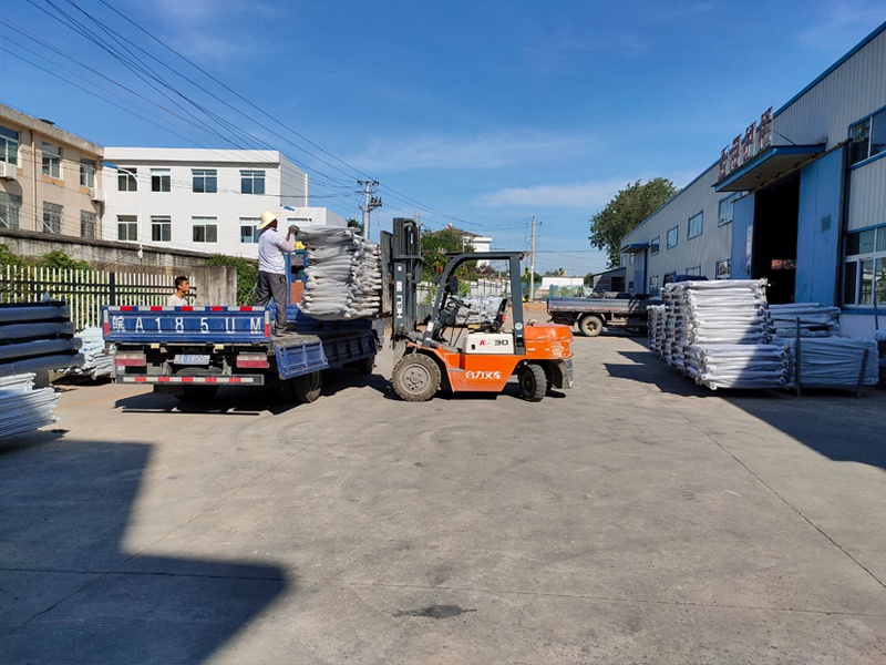 金用護欄2020年8月15日鋅鋼陽臺護欄裝車發貨! 金用護欄2020年8月15日鋅鋼陽臺護欄裝車發貨!