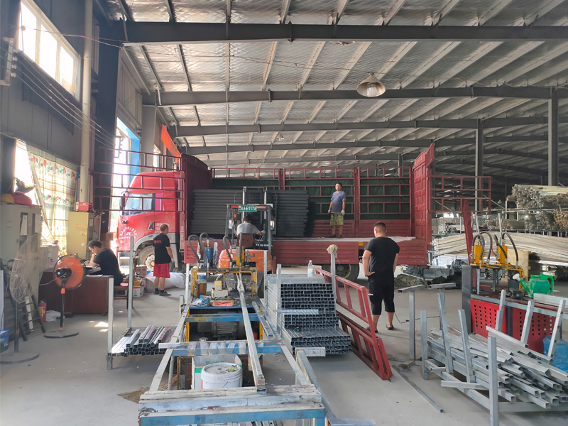 金用護欄2020年8月18日鋅鋼窗戶護欄裝車發(fā)貨！