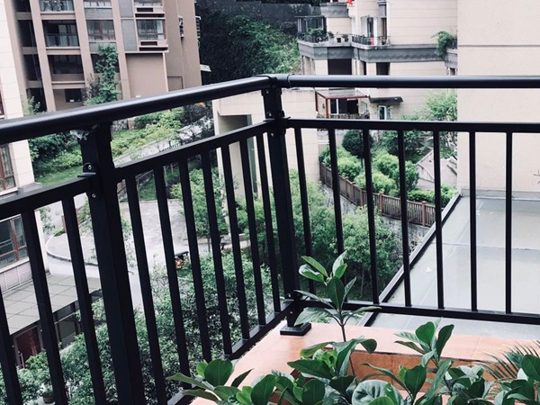 鋅鋼護(hù)欄、鋅合金護(hù)欄及鋅鋼合金護(hù)欄的區(qū)別 鋅鋼護(hù)欄、鋅合金護(hù)欄及鋅鋼合金護(hù)欄的區(qū)別