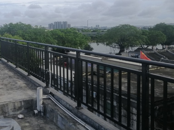 陽臺(tái)欄桿定制廠家哪家好？