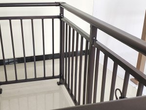 噴塑陽(yáng)臺(tái)護(hù)欄與噴漆陽(yáng)臺(tái)護(hù)欄相比有什么優(yōu)勢(shì)？