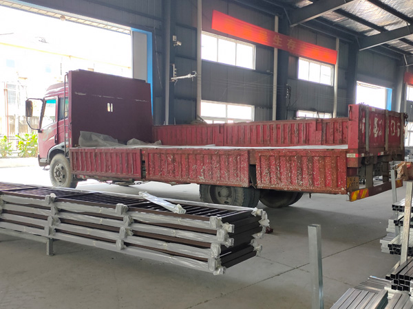 金用護(hù)欄2020年9月30日鋅鋼陽(yáng)臺(tái)護(hù)欄發(fā)貨！