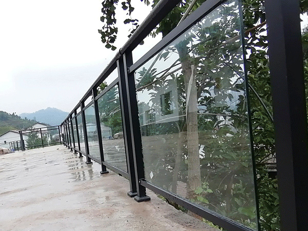 建筑工程專用陽臺護欄是什么樣的,你知道嗎? 建筑工程專用陽臺護欄是什么樣的,你知道嗎?