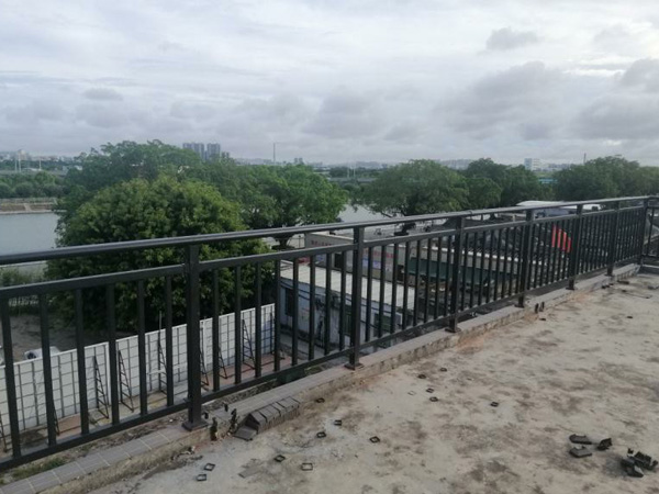 推薦2款陽臺護欄,定制價格不到60元一米! 推薦2款陽臺護欄,定制價格不到60元一米!