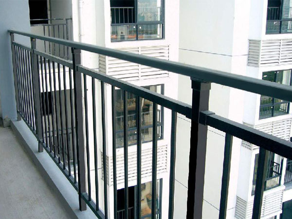 鋅鋼護(hù)欄一般能用多久？