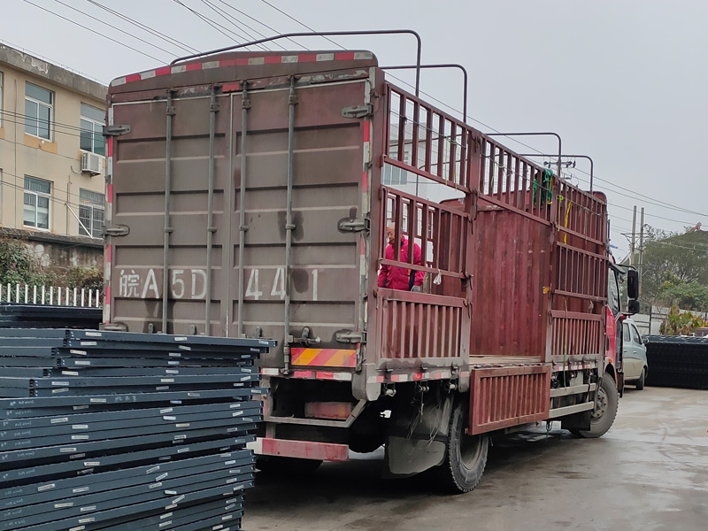 金用護欄2020年11月24日上午鋅鋼百葉窗發貨! 金用護欄2020年11月24日上午鋅鋼百葉窗發貨!