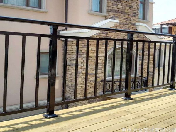 陽(yáng)臺(tái)護(hù)欄有什么作用? 陽(yáng)臺(tái)護(hù)欄有什么作用?