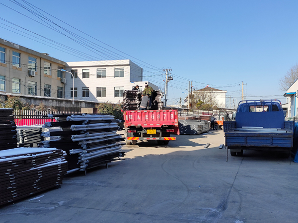 金用護欄2020年12月30日上午鋅鋼樓梯扶手發貨！