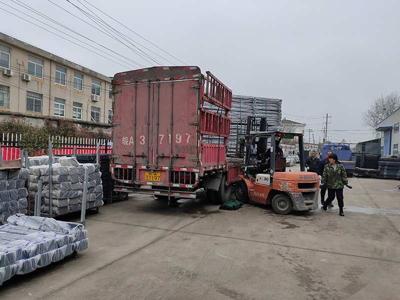 金用護(hù)欄2021年3月9日鋅鋼陽(yáng)臺(tái)護(hù)欄發(fā)貨！