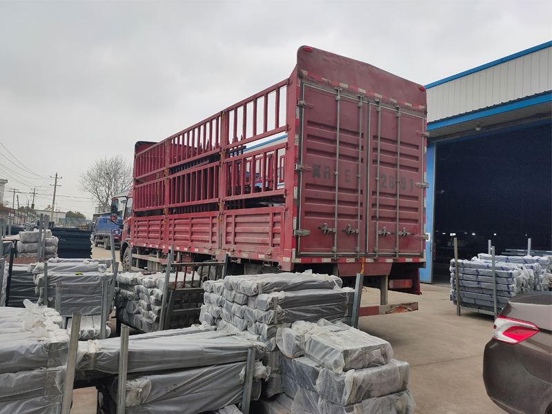 金用護欄2021年3月12日鋁合金百葉窗發貨！