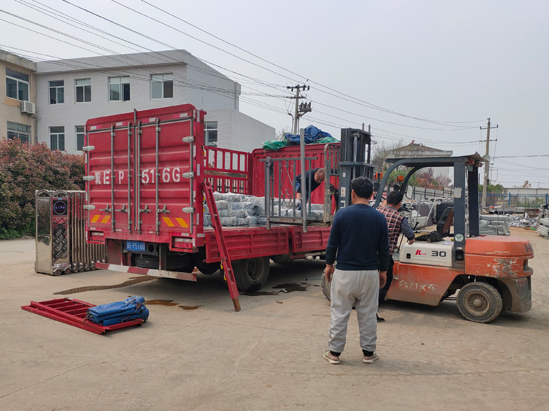 金用護欄2021年4月13日鋅鋼欄桿發貨！