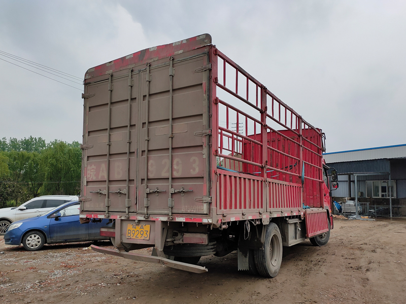 金用護(hù)欄2021年4月21日鋅鋼連廊欄桿發(fā)貨! 金用護(hù)欄2021年4月21日鋅鋼連廊欄桿發(fā)貨!