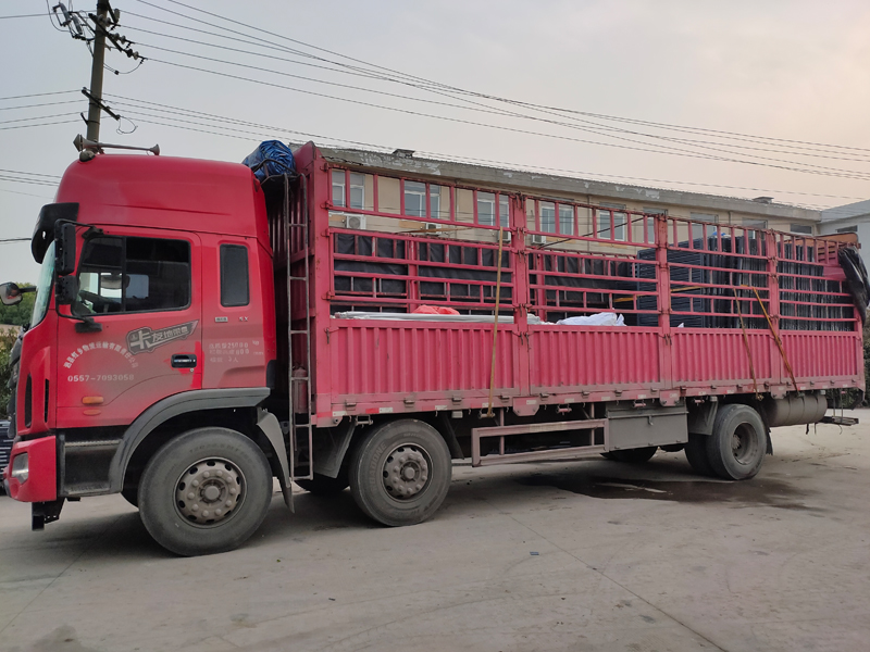 金用護欄2021年4月27日鋅鋼百葉窗發貨！