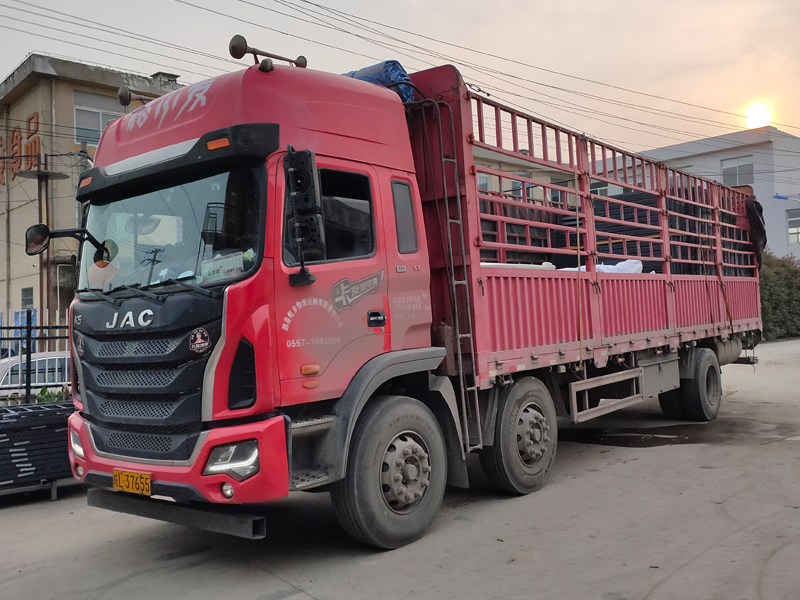 金用護欄2021年4月27日鋅鋼百葉窗發貨！