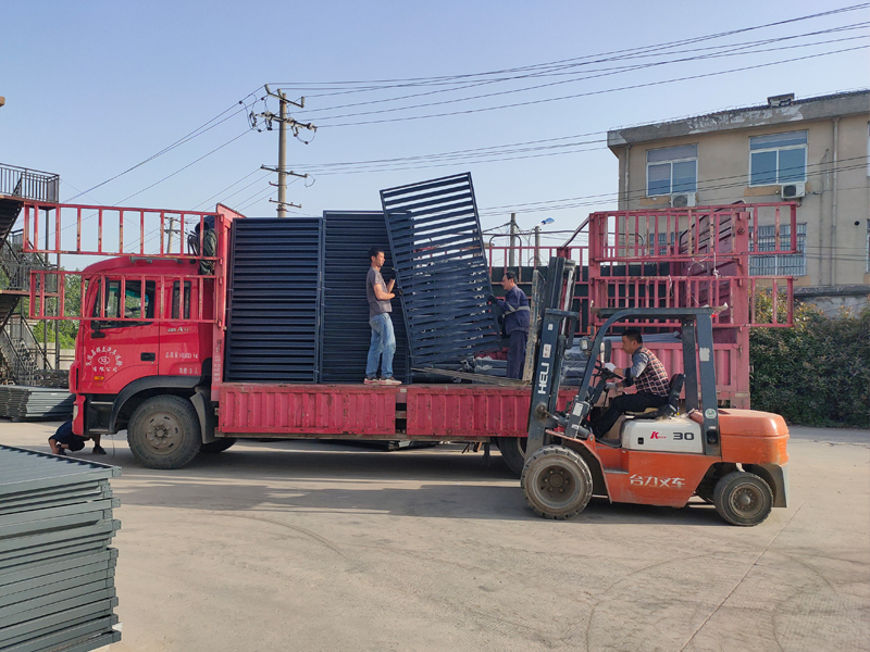 金用護(hù)欄2021年4月30日鋅鋼百葉窗發(fā)貨! 金用護(hù)欄2021年4月30日鋅鋼百葉窗發(fā)貨!