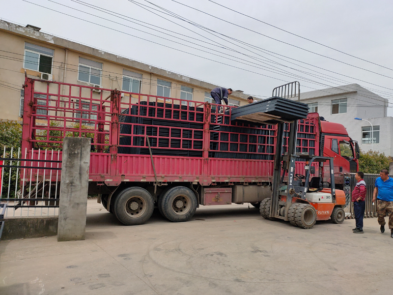 金用護欄2021年5月6日鋅鋼百葉窗發貨！