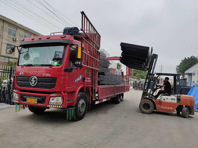 金用護欄2021年5月11日鋅鋼百葉窗發貨！