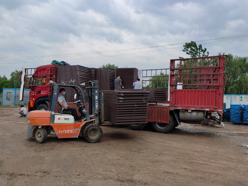 金用護欄2021年5月15日鋅鋼百葉窗發貨！