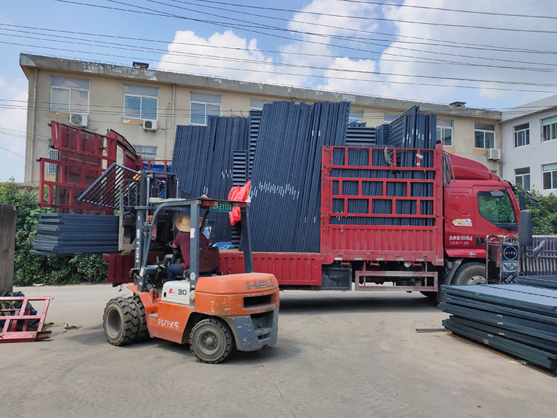 金用護欄2021年7月22日鋅鋼百葉窗發貨！