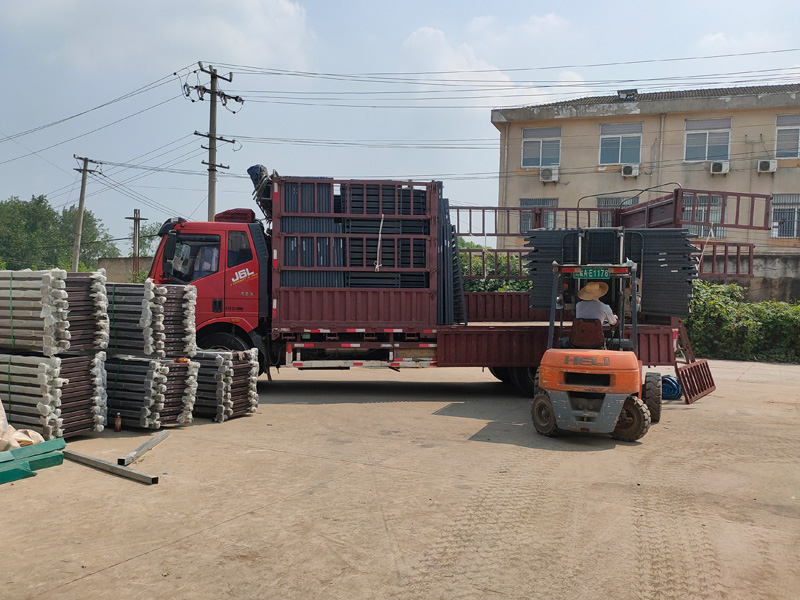 金用護欄2021年8月2日鋅鋼百葉窗發貨！