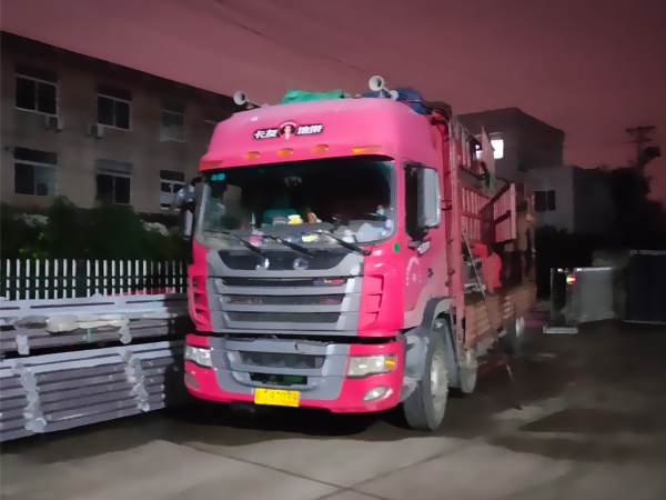 金用護欄2021年8月17日鋅鋼空調欄桿發貨! 金用護欄2021年8月17日鋅鋼空調欄桿發貨!