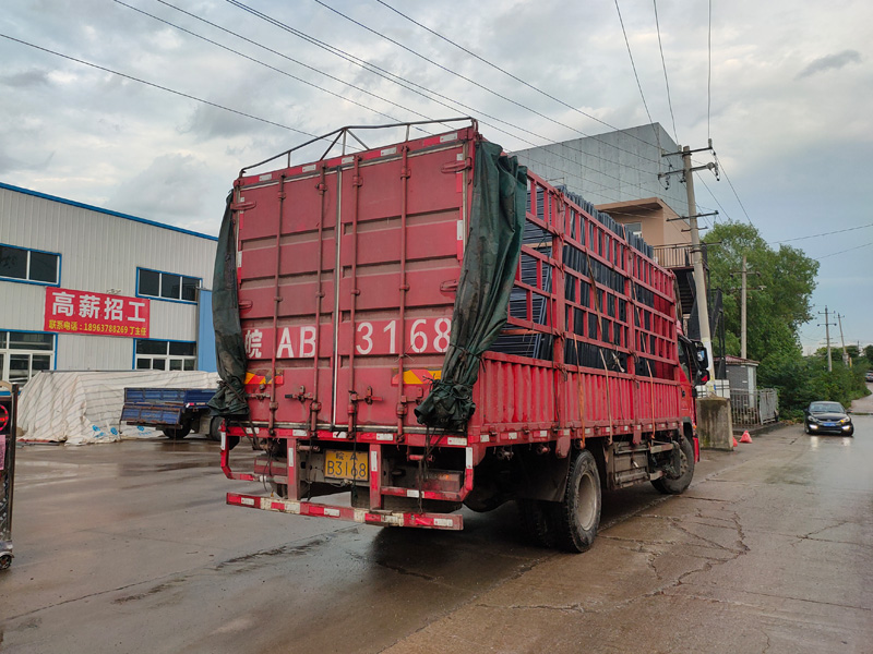 金用護(hù)欄2021年8月20日鋅鋼百葉窗發(fā)貨！