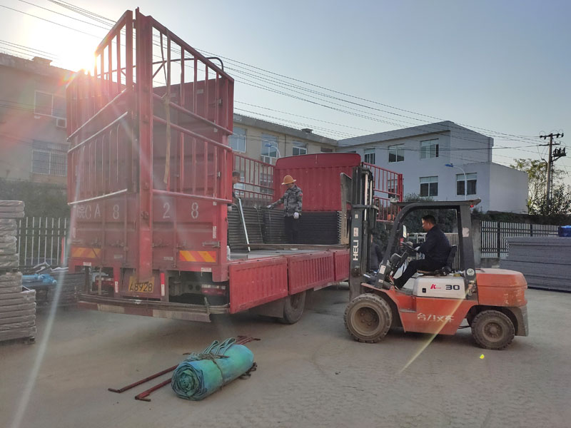 金用護欄2021年12月3日鋅鋼空調欄桿發貨！