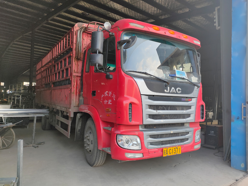 金用護欄2021年12月28日鋅鋼百葉窗裝車發貨! 金用護欄2021年12月28日鋅鋼百葉窗裝車發貨!