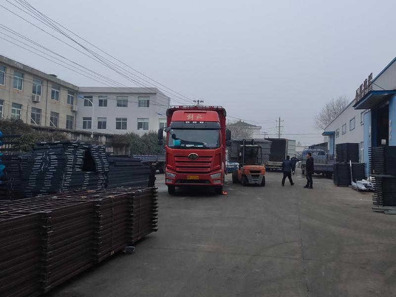 金用護欄2021年12月30日鋅鋼百葉窗裝車發貨! 金用護欄2021年12月30日鋅鋼百葉窗裝車發貨!