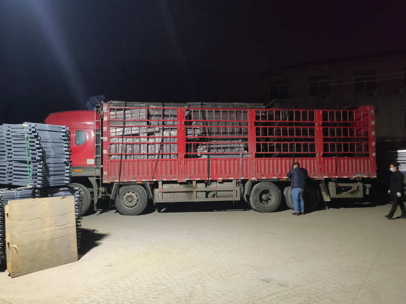 金用護(hù)欄2022年1月8日鋅鋼圍墻護(hù)欄裝車發(fā)貨！