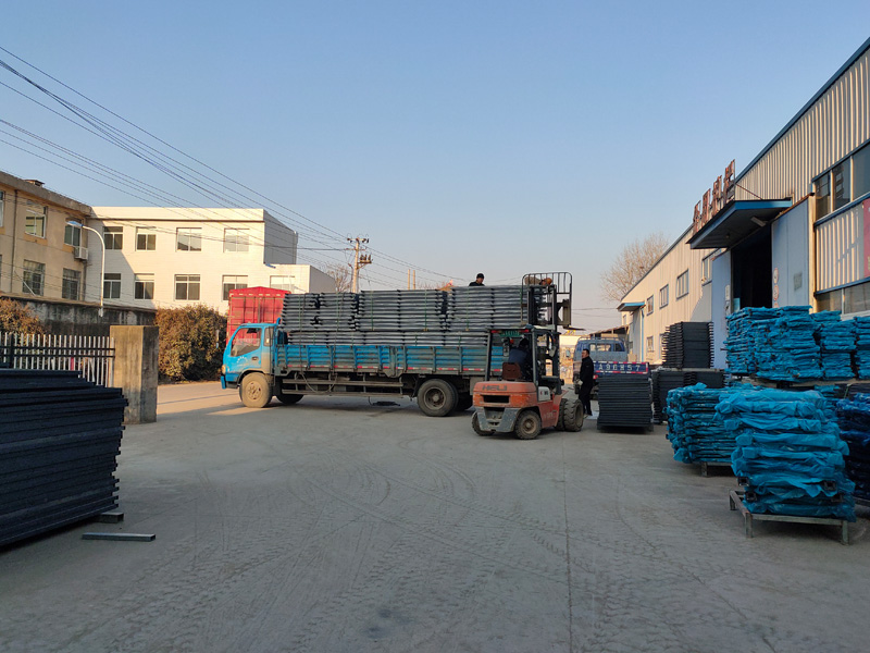 金用護欄2022年1月11日鋅鋼空調欄桿裝車發(fā)貨！