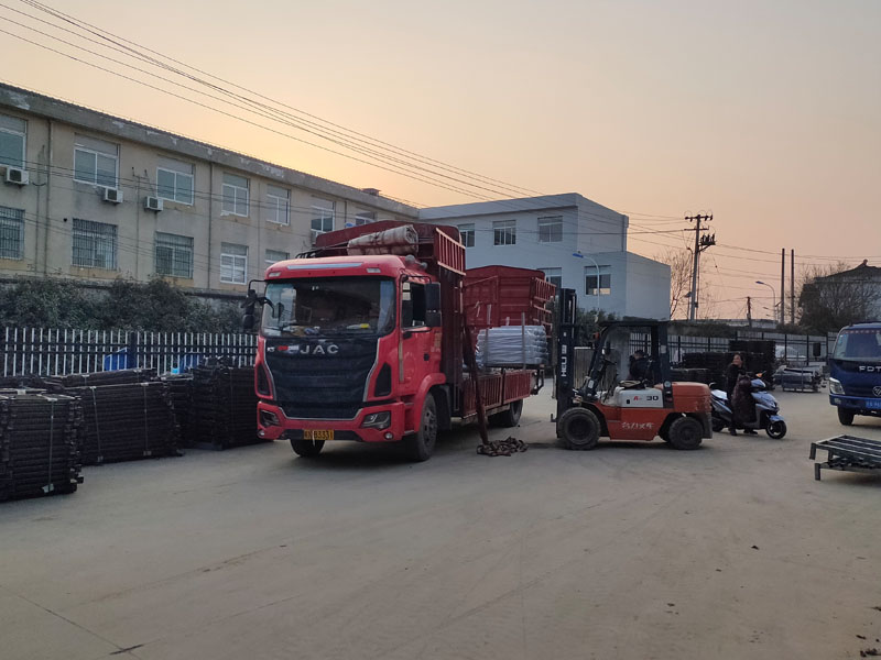 金用護(hù)欄2022年2月26日組裝式鋅鋼欄桿裝車發(fā)貨! 金用護(hù)欄2022年2月26日組裝式鋅鋼欄桿裝車發(fā)貨!