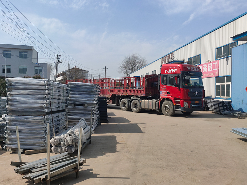 金用護(hù)欄2022年3月11日鋅鋼百葉窗裝車發(fā)貨! 金用護(hù)欄2022年3月11日鋅鋼百葉窗裝車發(fā)貨!