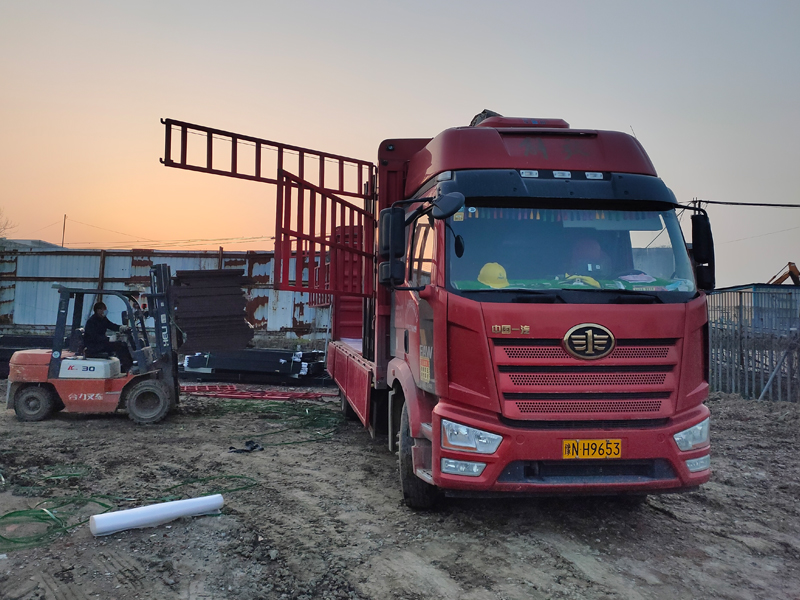 金用護欄2022年3月30日鋅鋼百葉窗裝車發貨！