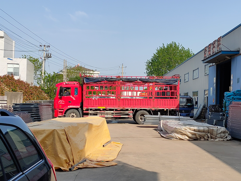 金用護欄2022年4月14日鋅鋼護窗欄桿裝車發貨！