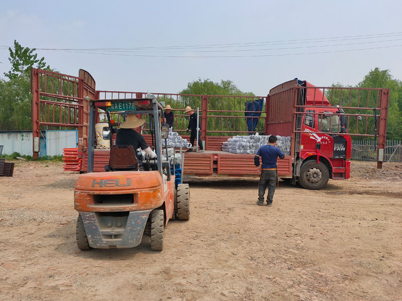 金用護欄2022年4月19日鋅鋼組裝式欄桿裝車發貨! 金用護欄2022年4月19日鋅鋼組裝式欄桿裝車發貨!