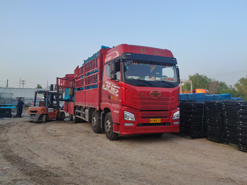 金用護欄2022年4月25日鋅鋼陽臺護欄裝車發貨！