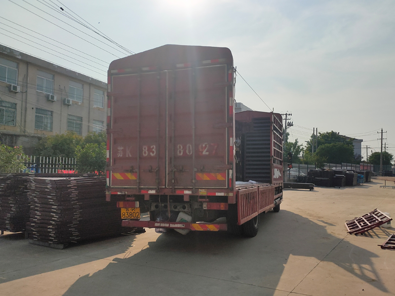 金用護欄2022年5月13日鋅鋼百葉窗裝車發貨！