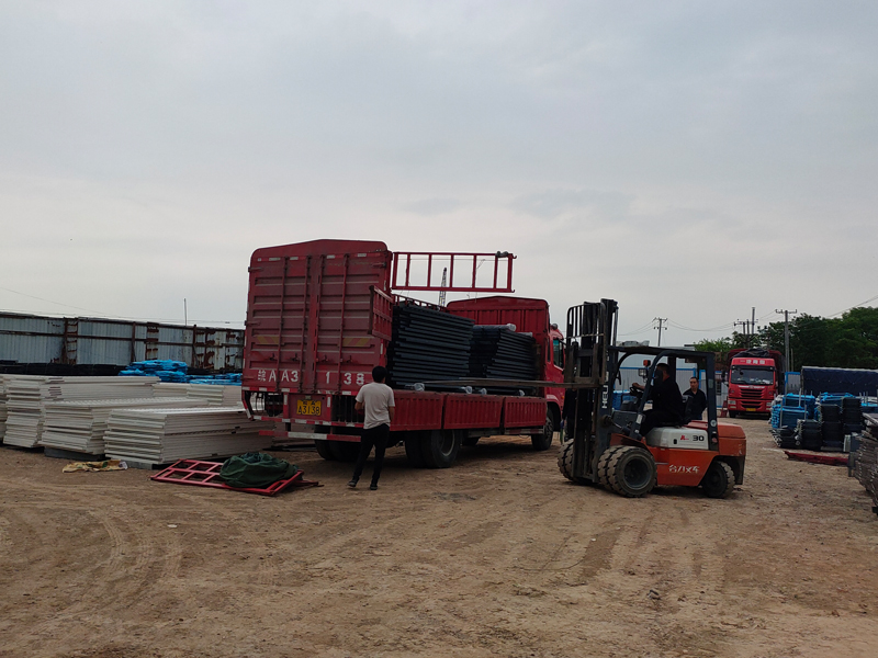 金用護(hù)欄2022年5月14日鋅鋼圍墻護(hù)欄裝車發(fā)貨！