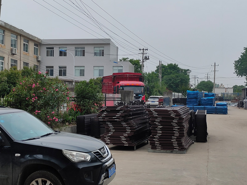 金用護(hù)欄2022年5月21日鋅鋼百葉窗裝車發(fā)貨！