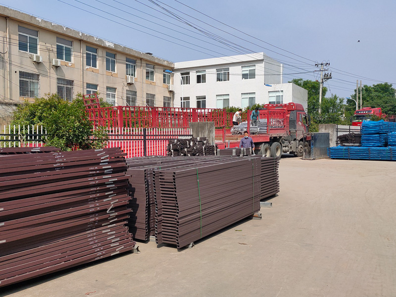 金用護欄2022年5月23日鋅鋼飄窗欄桿裝車發貨！