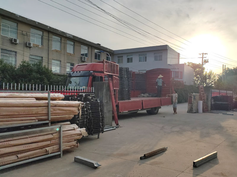 金用護欄2022年6月14日鋅鋼飄窗護欄裝車發貨！