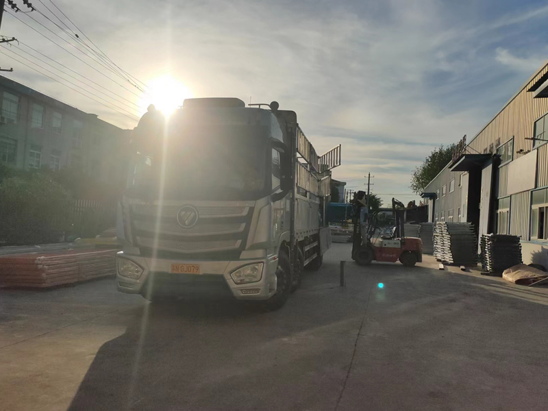 金用護欄2022年8月13日鋅鋼陽臺護欄裝車發(fā)貨！