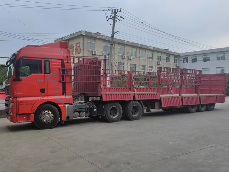 金用護欄2022年8月27日鋁合金百葉窗裝車發貨！