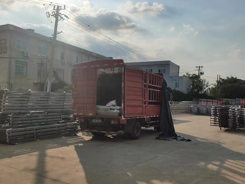 金用護(hù)欄2022年9月16日鋅鋼圍墻護(hù)欄裝車發(fā)貨! 金用護(hù)欄2022年9月16日鋅鋼圍墻護(hù)欄裝車發(fā)貨!