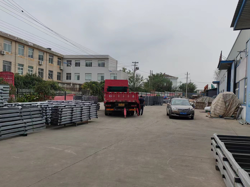 金用護欄2022年10月8日鋅鋼圍墻護欄裝車發貨！
